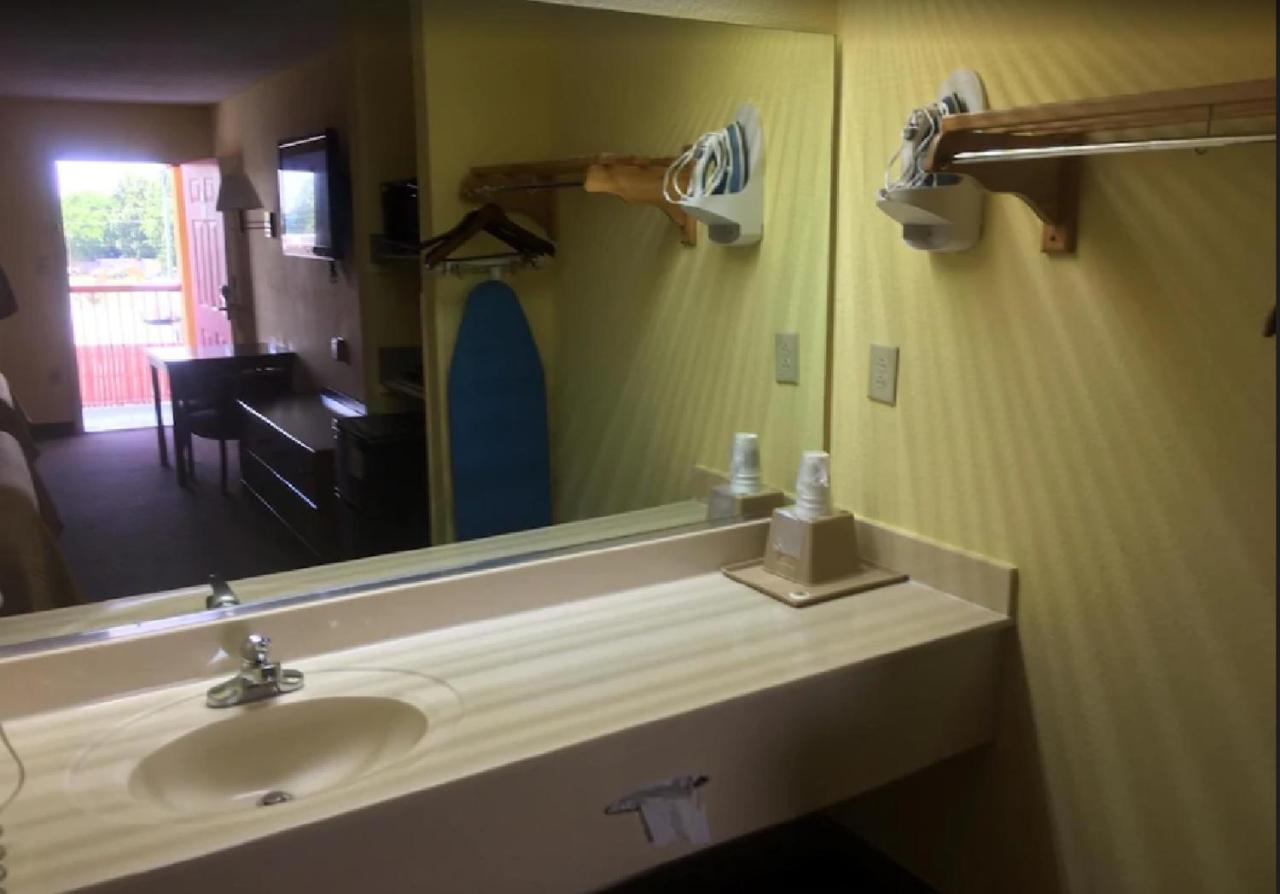 Budget Inn & Suites Hawkinsville Exteriör bild
